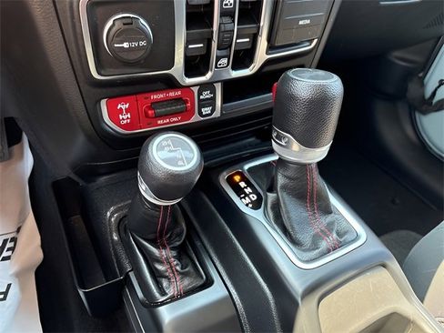 Used 2023 Jeep Wrangler Unlimited Rubicon w/ Cold Weather Group image 17