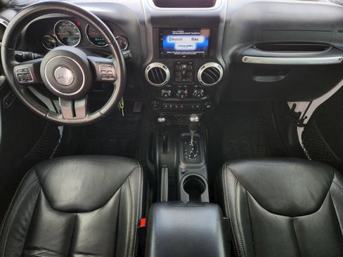 Used 2016 Jeep Wrangler Unlimited Rubicon w/ Connectivity Group AWD/4WD image 26