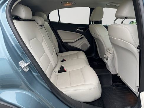 Used 2015 Mercedes-Benz GLA 250 4MATIC image 13