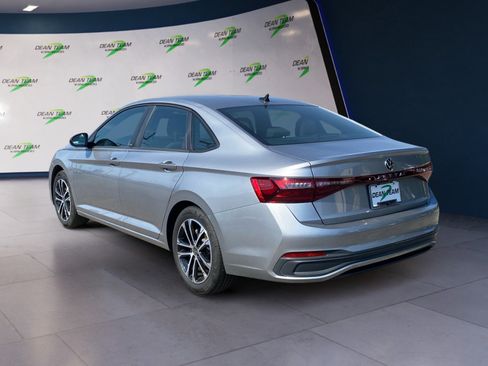 Used 2025 Volkswagen Jetta Sport image 4