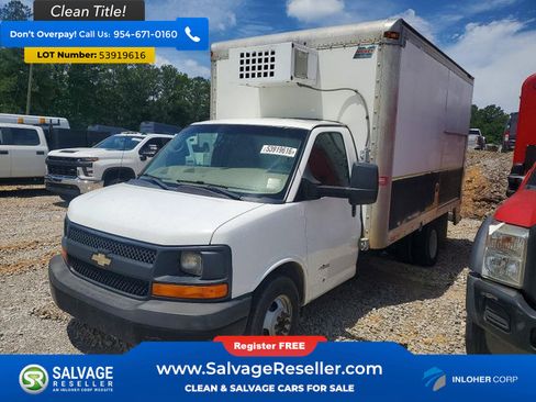 Used 2015 Chevrolet Express 4500 RWD image 1