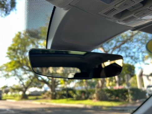 Used 2018 Volkswagen Tiguan SEL Premium image 58