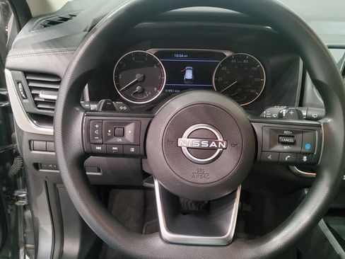 Used 2024 Nissan Rogue SV image 30
