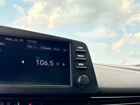Certified 2025 Hyundai Elantra Sport FWD image 12
