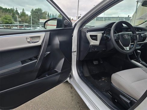 Used 2015 Toyota Corolla LE image 20