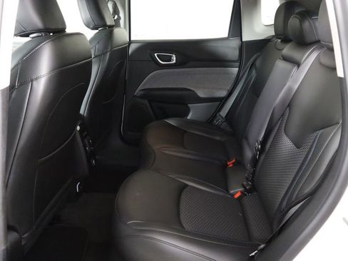 Used 2022 Jeep Compass Latitude AWD/4WD image 16