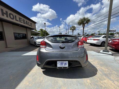 Used 2017 Hyundai Veloster Value Edition image 8