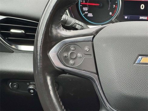 Used 2022 Chevrolet Traverse LT image 25