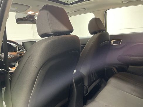 Used 2023 Hyundai Venue SEL image 17