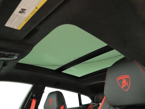 Used 2025 Lamborghini Urus SE AWD/4WD image 25