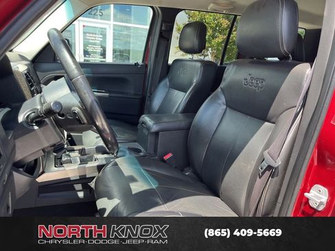 Used 2012 Jeep Liberty Limited Jet w/ Comfort/Convenience Group AWD/4WD image 4