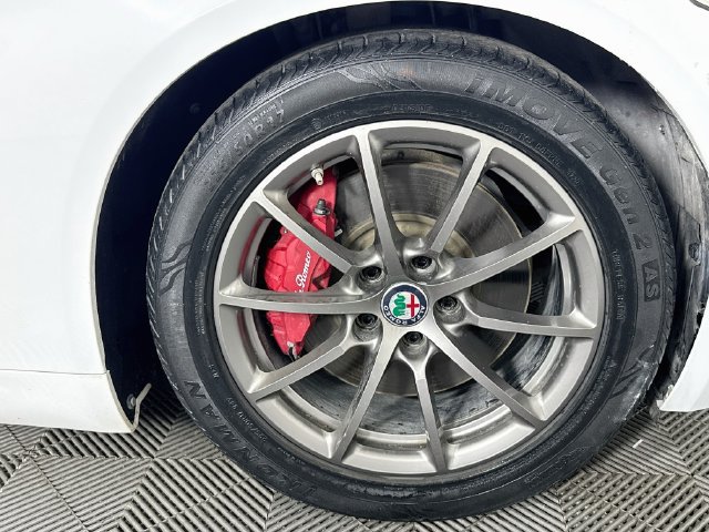 Used 2018 Alfa Romeo Giulia RWD image 29