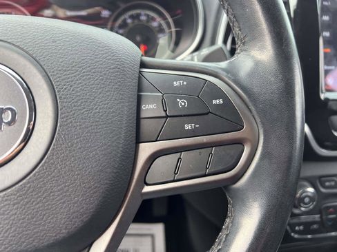 Used 2019 Jeep Cherokee Limited image 27