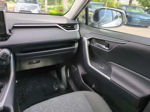 Used 2025 Toyota RAV4 XLE w/ Convenience Package FWD image 16