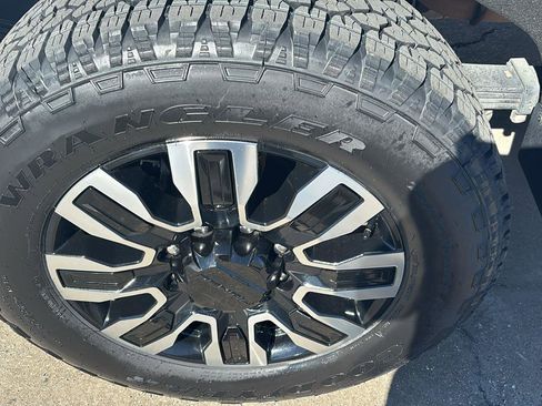 Certified 2024 GMC Sierra 2500 Denali Ultimate image 12