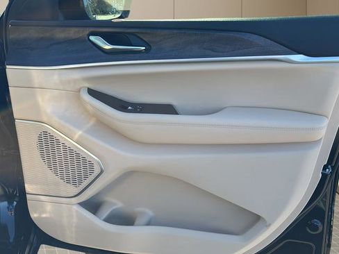 New 2025 Jeep Grand Cherokee Limited image 38