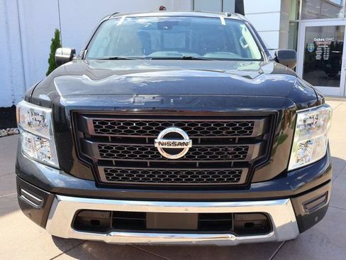 Used 2021 Nissan Titan SV w/ SV Convenience Package RWD image 2
