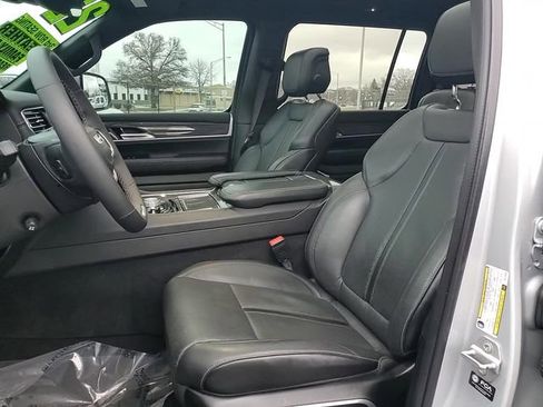 Used 2022 Jeep Wagoneer Series III w/ Premium Group I image 10