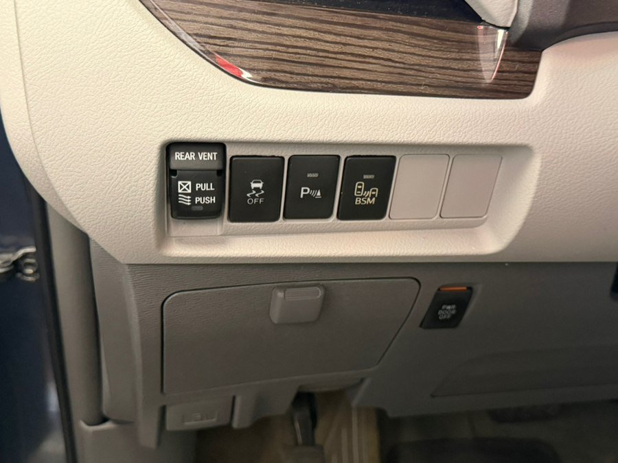 Used 2016 Toyota Sienna XLE w/ XLE Navigation Package AWD/4WD image 28