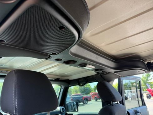 Used 2016 Jeep Wrangler Unlimited Sahara w/ Dual Top Group AWD/4WD image 30