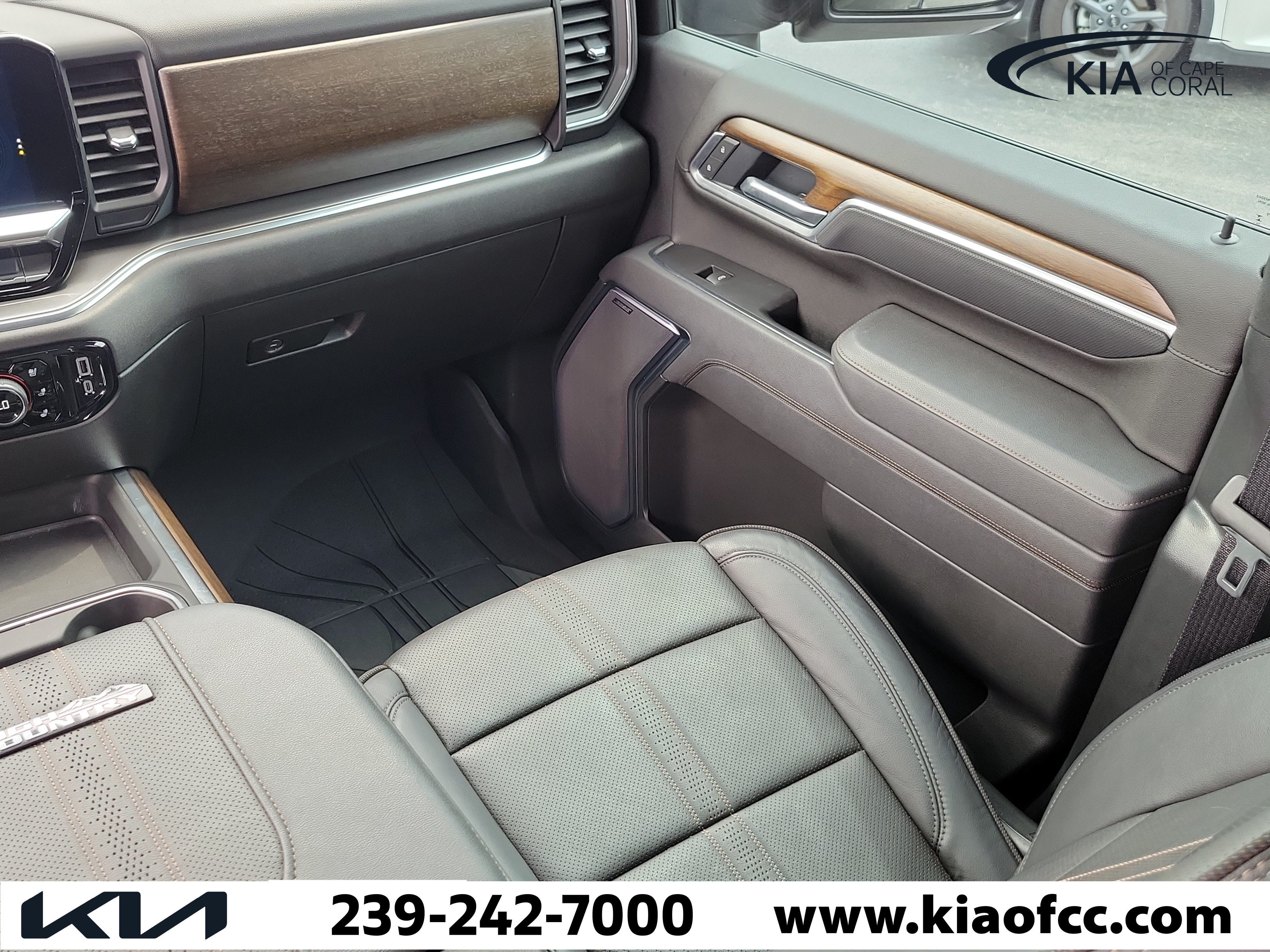 Used 2025 Chevrolet Silverado 2500 High Country w/ Midnight Edition AWD/4WD image 17
