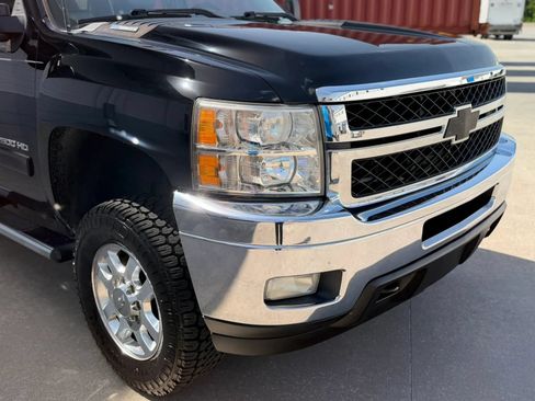 Used 2011 Chevrolet Silverado 2500 LT w/ Interior Plus Package RWD image 5
