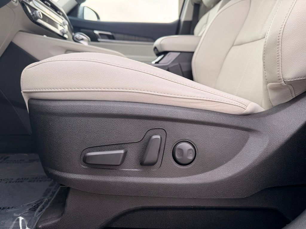 Used 2024 Kia Telluride EX w/ EX Captain's Chair Package FWD image 28