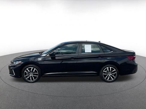 Used 2025 Volkswagen Jetta SE image 9