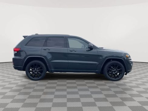 Used 2017 Jeep Grand Cherokee Altitude image 9