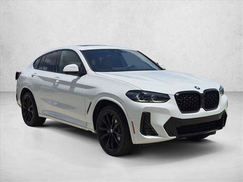 Used 2024 BMW X4 xDrive30i w/ M Sport Package AWD/4WD image 3