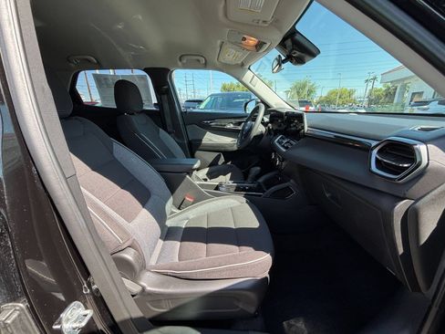 Used 2025 Chevrolet TrailBlazer LT FWD image 25