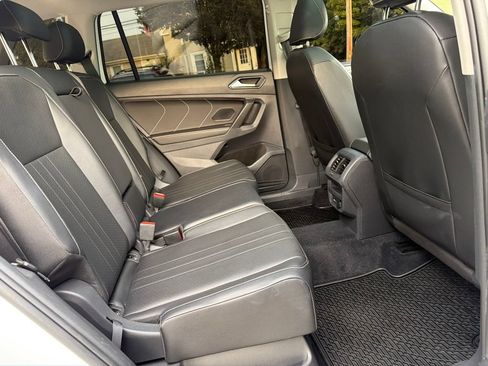 Used 2022 Volkswagen Tiguan SE w/ Panoramic Sunroof Package AWD/4WD image 28