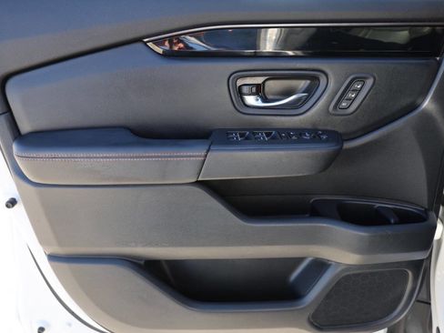 Used 2024 Honda Pilot TrailSport image 12