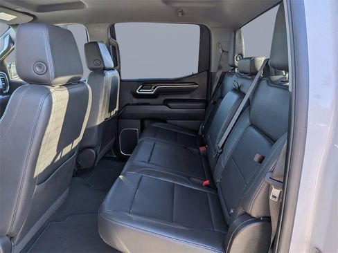 Used 2025 GMC Sierra 1500 SLT image 15