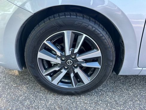 Used 2021 Nissan Versa SV FWD image 11