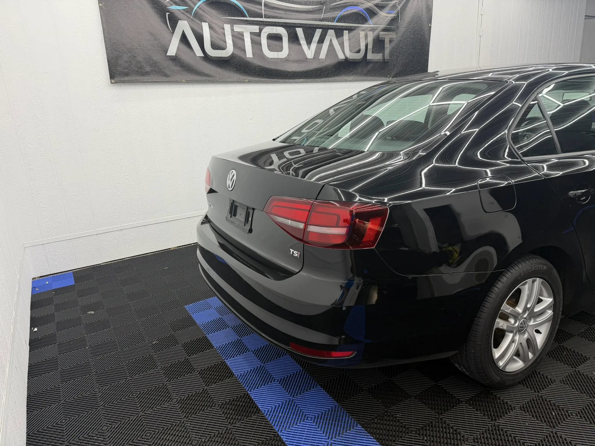 Used 2018 Volkswagen Jetta S w/ Cold Weather Package FWD image 3