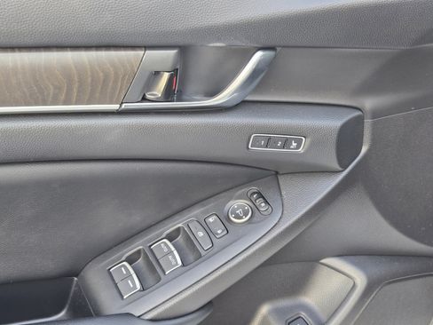 Used 2018 Honda Accord Touring image 9