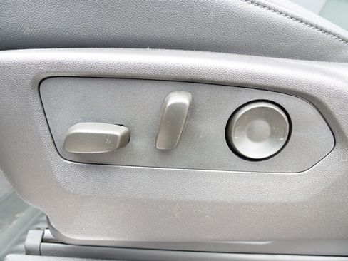 New 2025 GMC Sierra 2500 SLT w/ SLT Convenience Package image 18