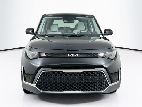Used 2025 Kia Soul LX w/ LX Technology Package FWD image 2