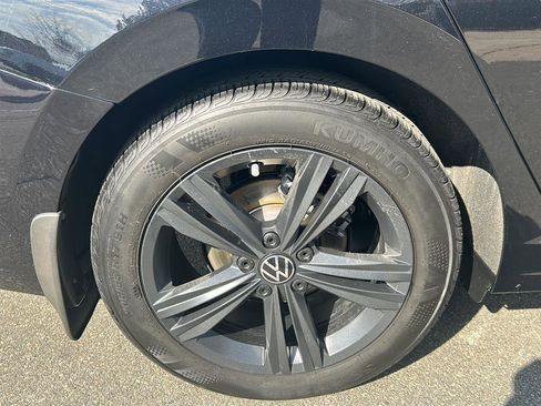 Certified 2023 Volkswagen Jetta SE w/ Panoramic Sunroof Package image 7