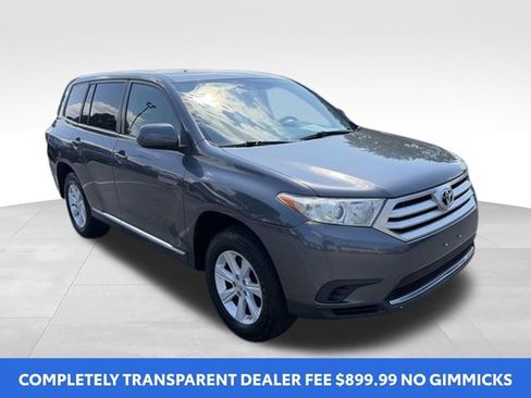 Used 2013 Toyota Highlander FWD w/ Cold Weather Pkg image 2
