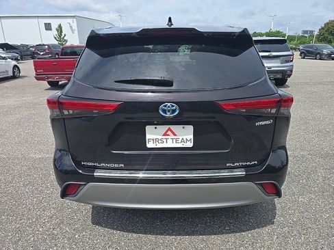 Used 2021 Toyota Highlander Platinum AWD/4WD image 6