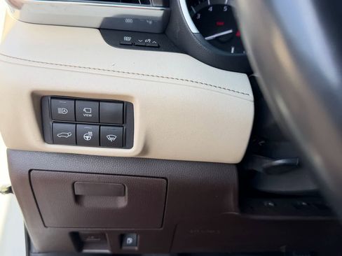 Used 2020 Toyota Highlander Limited image 23