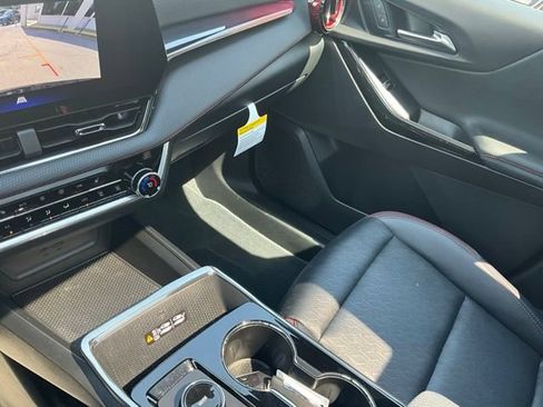 Used 2025 Chevrolet Equinox RS FWD image 16