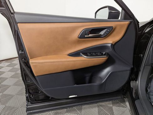 Used 2025 Toyota Crown Signia image 12