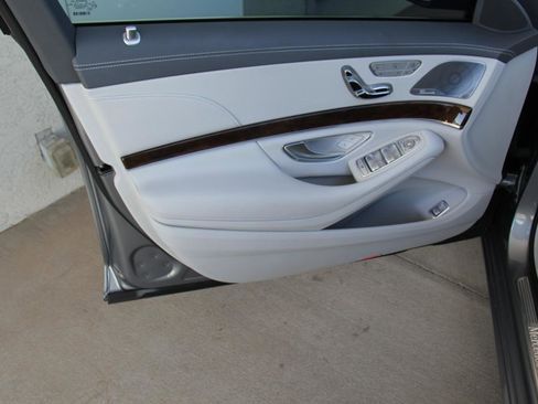 Used 2015 Mercedes-Benz S 550 Sedan image 23