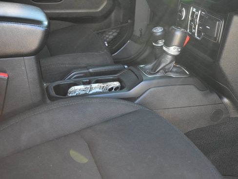 Used 2022 Jeep Gladiator Willys image 25