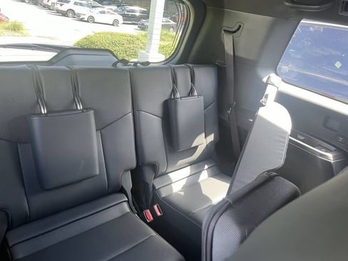 Used 2024 Lexus GX 550 w/ Accessory Package (31) AWD/4WD image 25