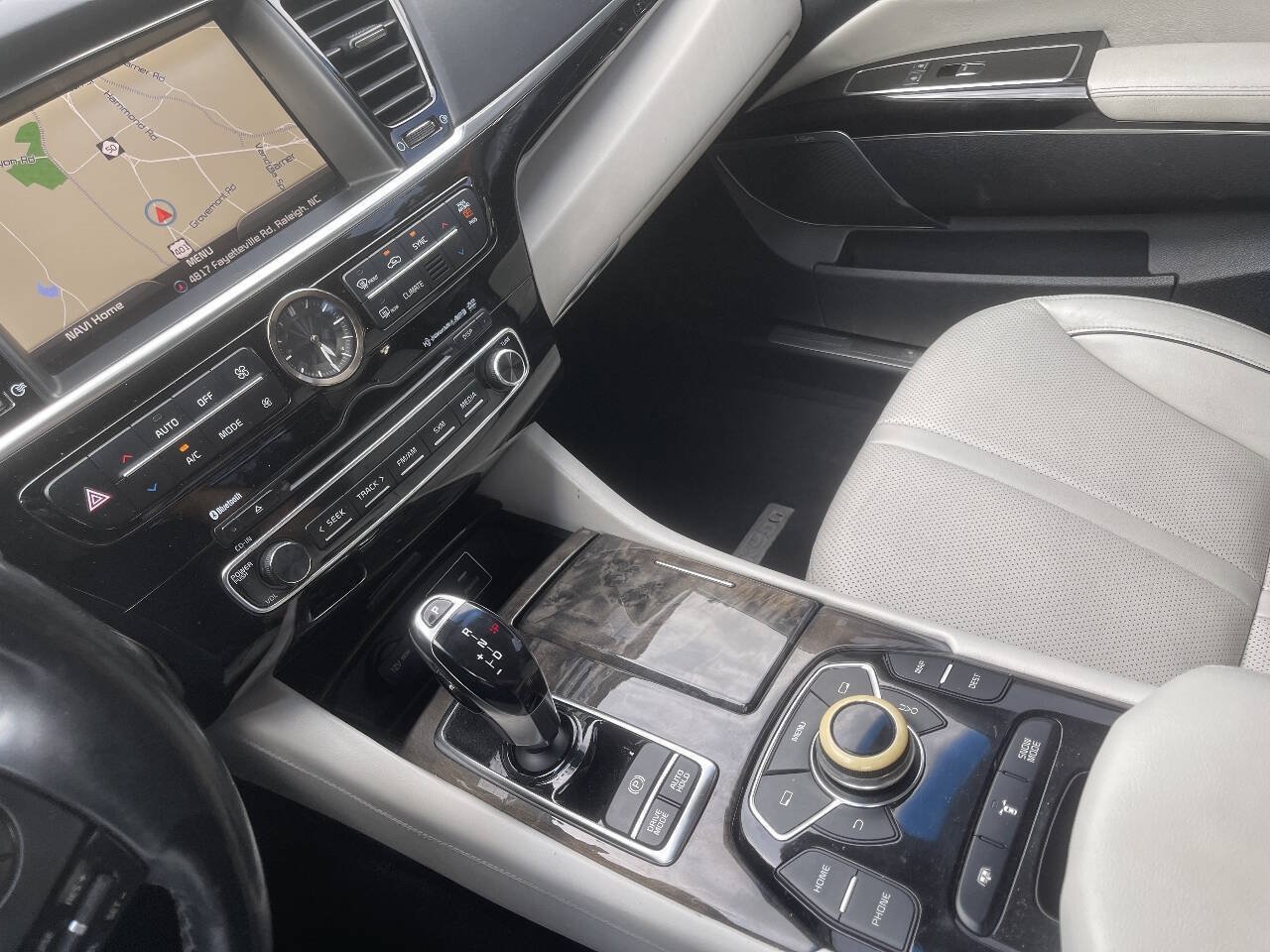 Used 2015 Kia K900 Luxury RWD image 20