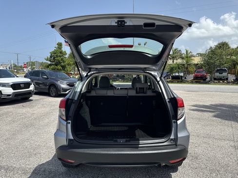 Used 2021 Honda HR-V LX image 12